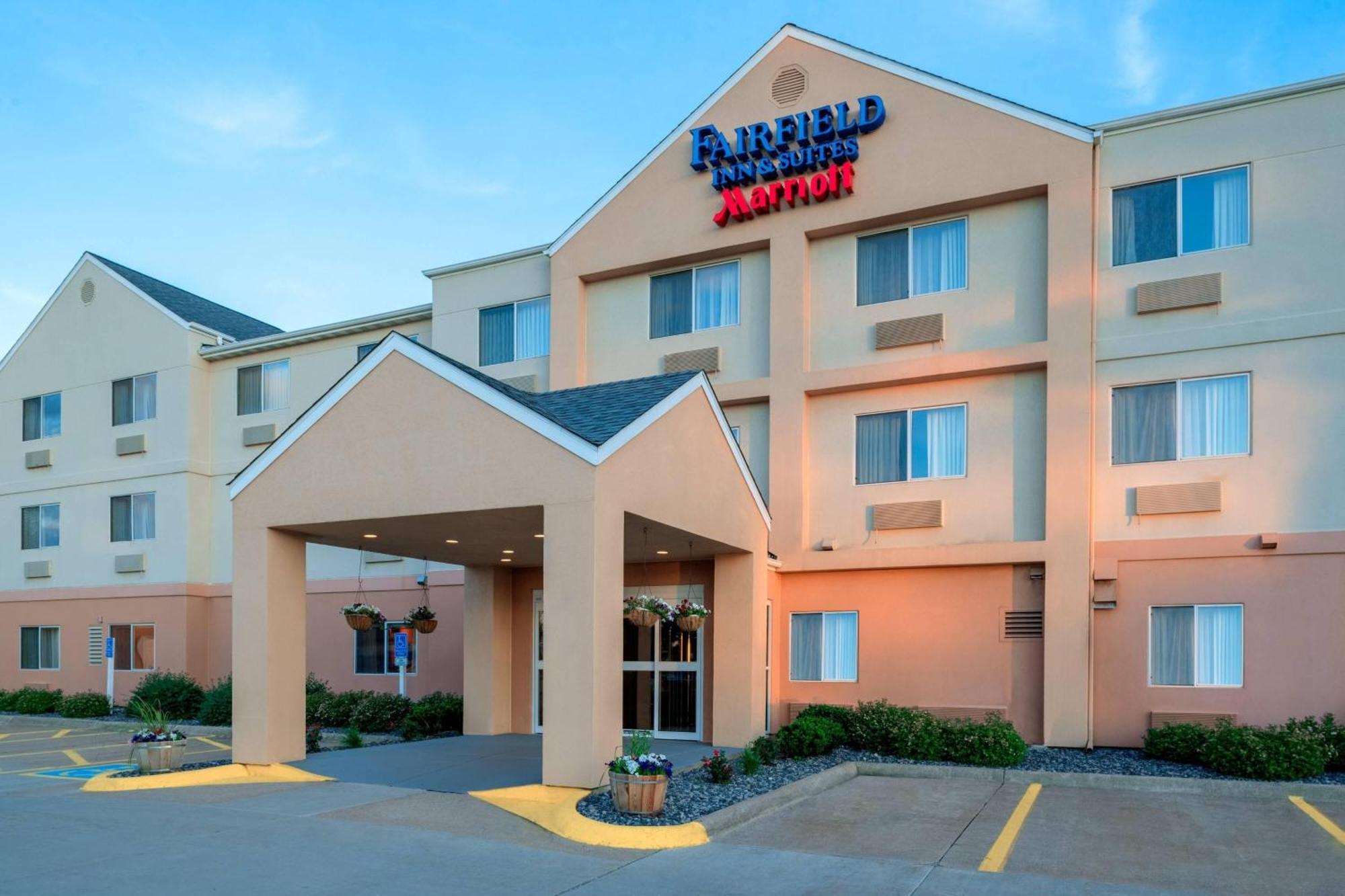 Fairfield Inn & Suites Стівенс Пойнт Екстер'єр фото